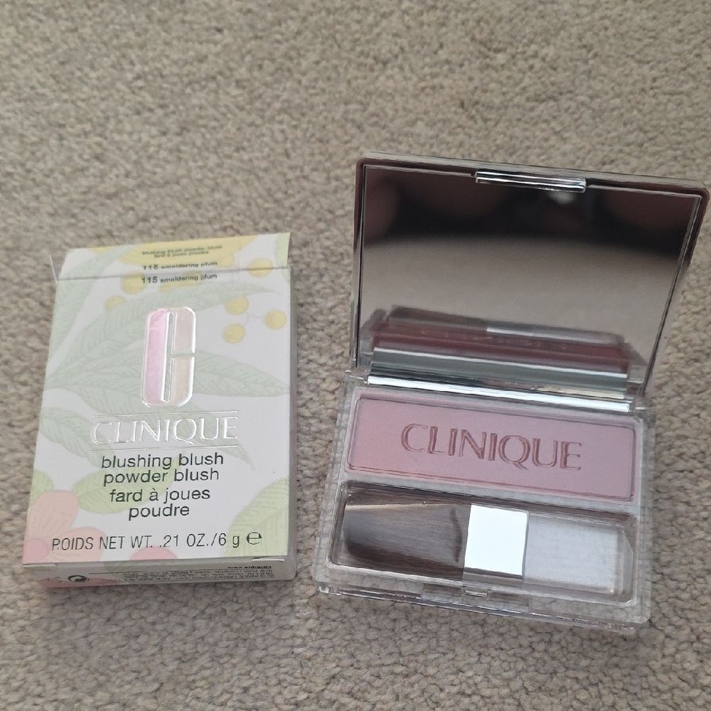New Clinique Blushing Blush Powder Blush - Smoldering Plum